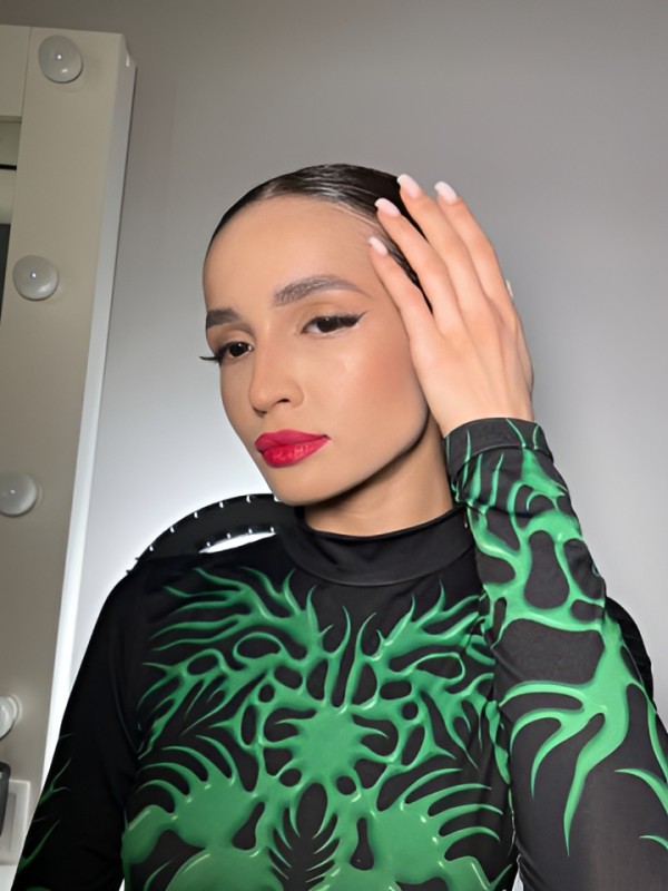 Снежанна привлекательная девушка из Перевальска цена от 2500 руб