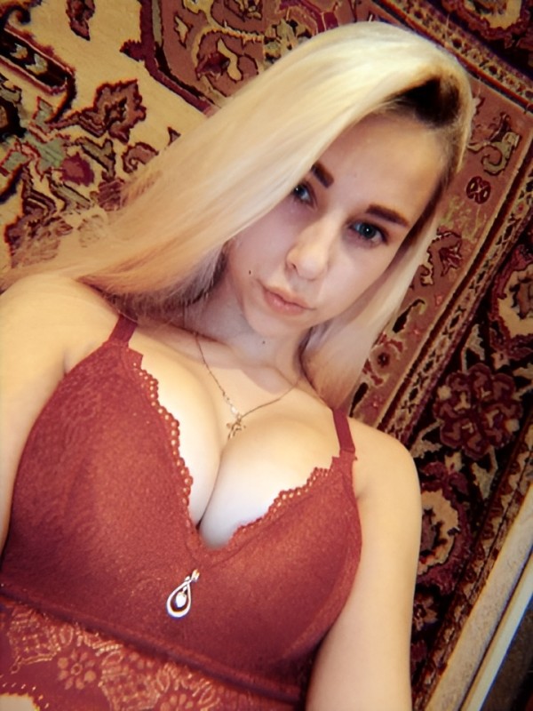 Соня привлекательная девушка из Перевальска цена от 10000 руб