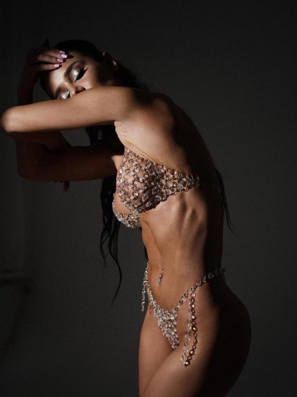 Клара привлекательная девушка из Перевальска цена от 6000 руб